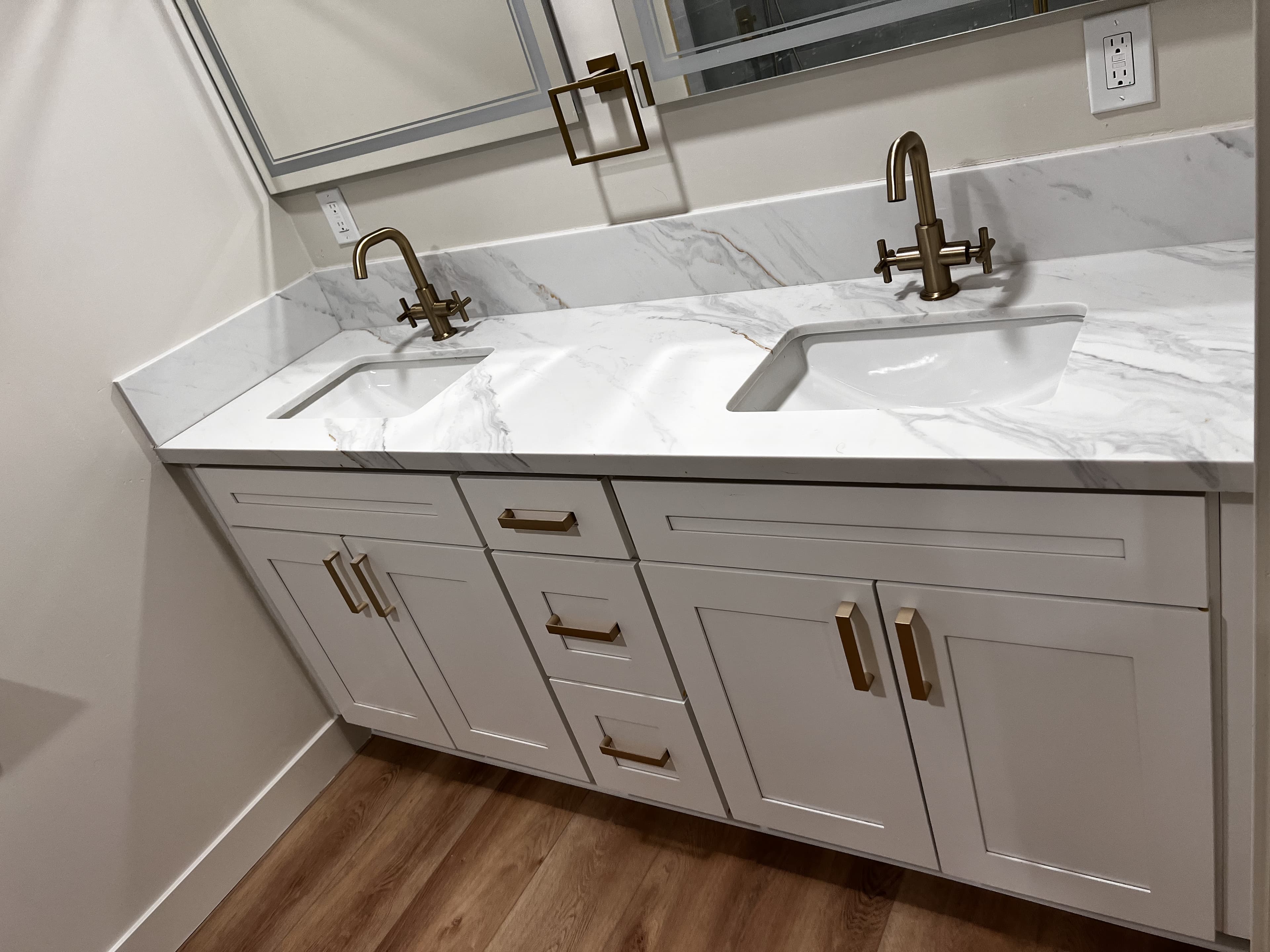 Double vanity bathroom with wood-look flooring